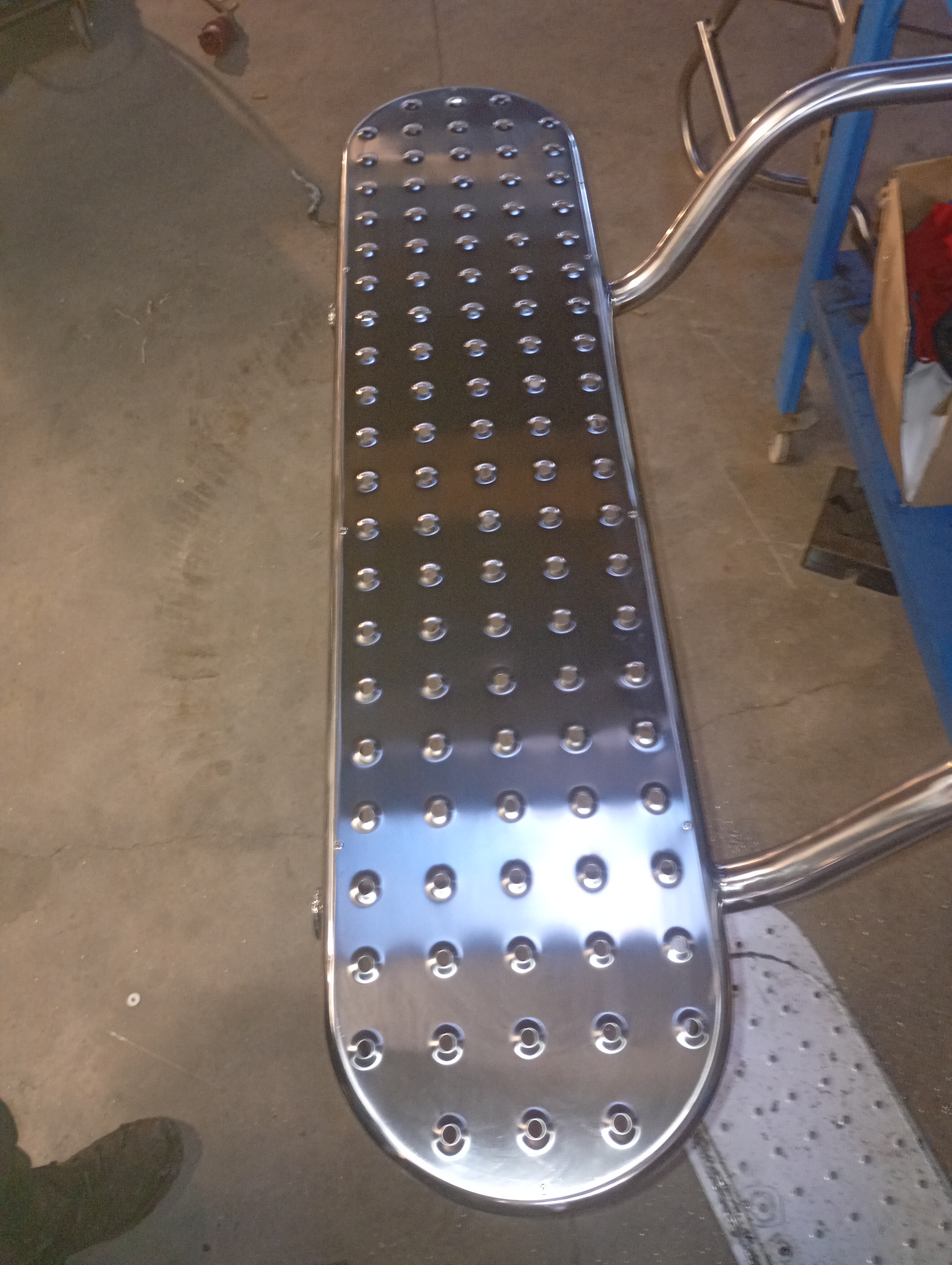 Estribo pisadera inox (bajo pedido · entrega ~60 días) — referencia FR-00489